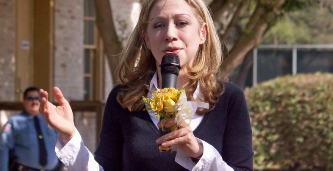 Chelsea Clinton to Receive Lifetime Impact Award