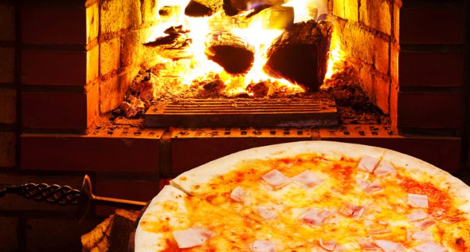 Dutch Couple Attacked for Eating Ham on their Pizza