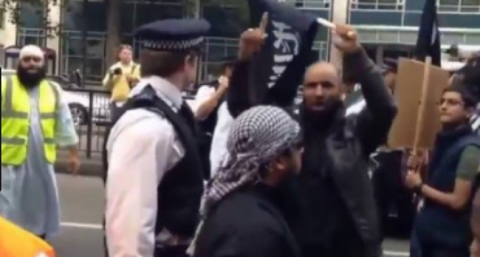 Britain “On the Brink” as 3,000 Jihadists Walk the Streets