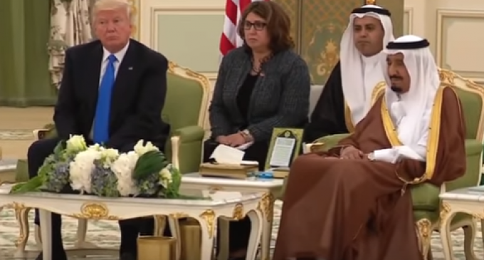 Body Language Expert Analyzes President Trump During Visit to Saudi Arabia