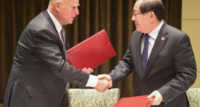 Governor Brown Plays President, Signs Climate Agreement with China