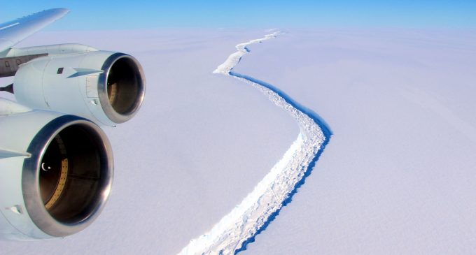 Iceberg Size of Delaware Breaks Off Antartica, Floats North