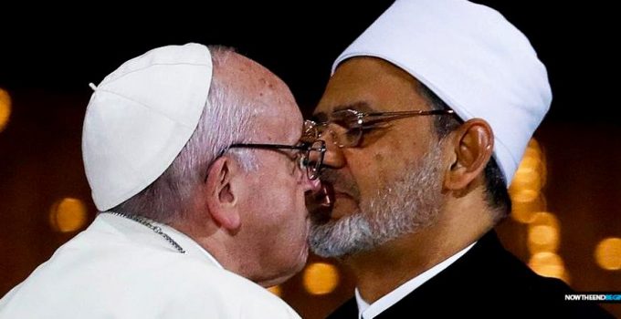 Pope Francis Signs ‘Universal Peace Document’ with Grand Imam of al-Azhar