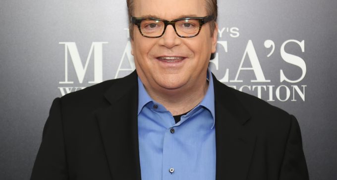 Tom Arnold Calls for Armed Insurrection Against Trump Supporters