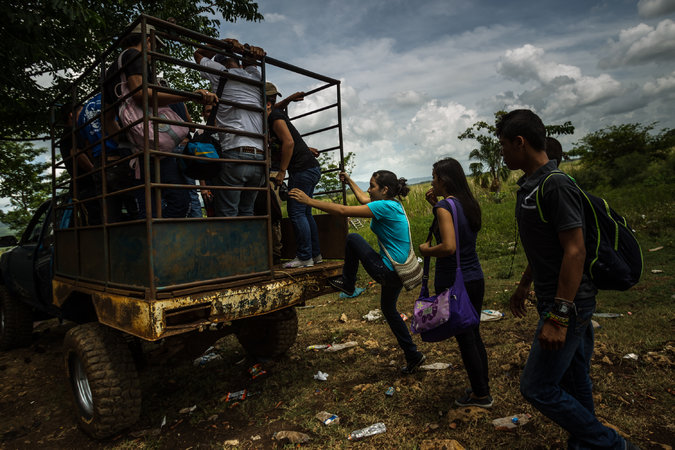 Obama To Fly Illegals Directly Into The US