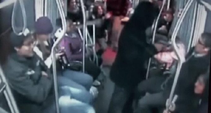 VIDEO: Passengers Beat Thief