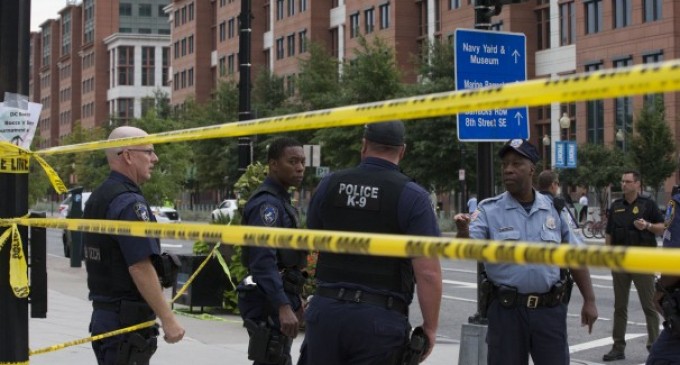 2 shooters open fire at Navy Yard in Washington, killing at least 4