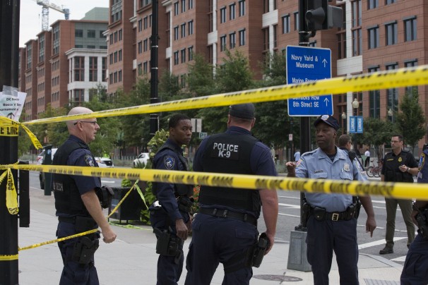 2 shooters open fire at Navy Yard in Washington, killing at least 4
