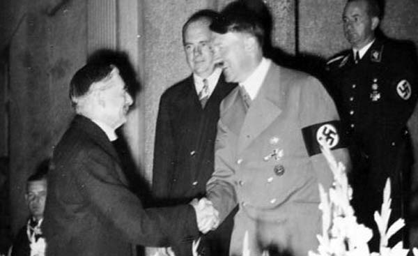 Ex-CIA Director: Obama Acts Like Nazi Appeaser