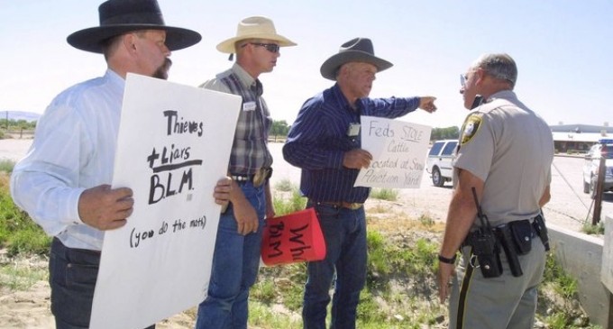 Defiant Nevada Rancher And Protesters Face Down Armed Federal Agents in Escalating Standoff