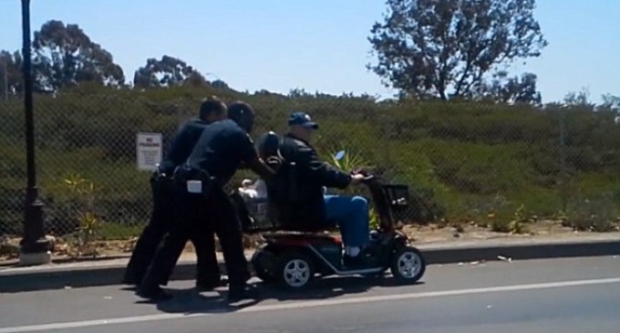 2 San Diego Police Officers Push Disabled Vet 2 Miles Home In His Scooter
