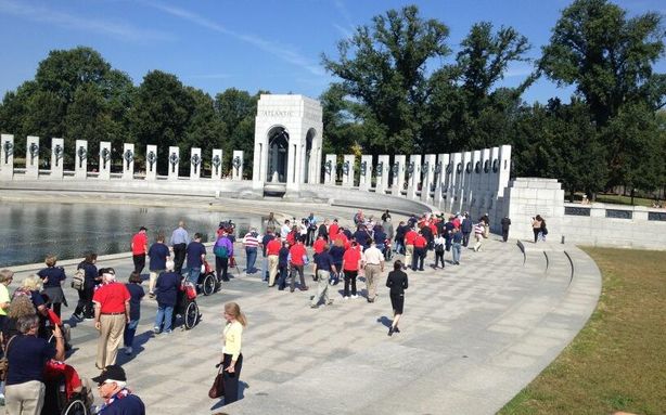 Gov’t Erects More Blockades at WWII Memorial, Veterans Outfox Them